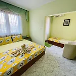 Casa de hóspedes Kastela 3*