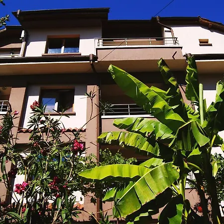 Konukevi Kastela 3*