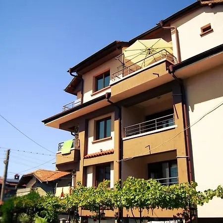 Kastela Guest house 3*